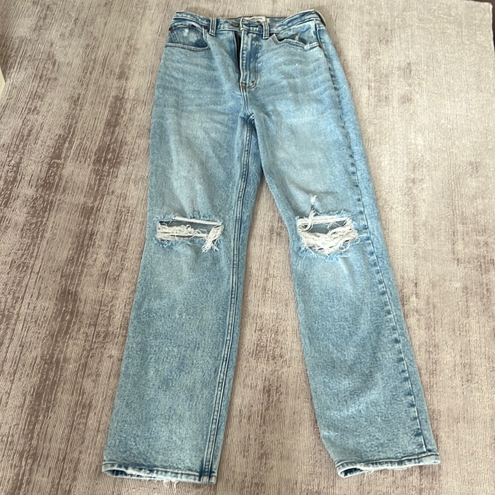 Abercrombie The 90’s Straight Ultra High Rise Jean